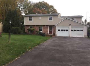7 Crystal Springs Ln, Fairport, NY 14450