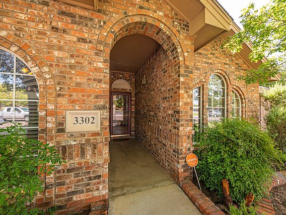 3rd image of 3302 Greenbriar Dr
