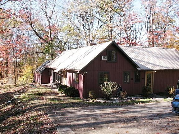 Main house left, apartment right