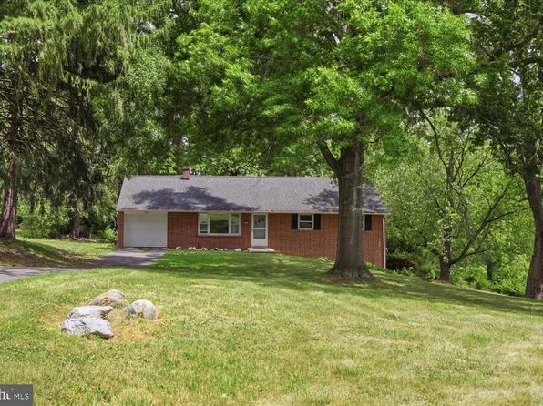 329 Fairview Dr, Lititz, PA 17543