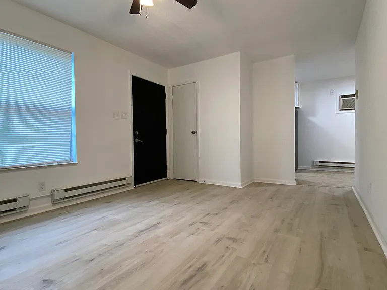 113 Royce Cir #113 — Photo 2
