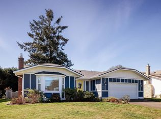 3982 Bel Nor Pl, Saanich, BC V8N 6B6