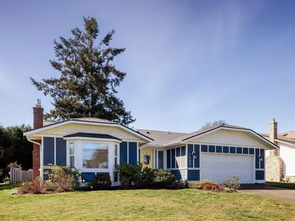 3982 Bel Nor Pl, Saanich, BC V8N 6B6