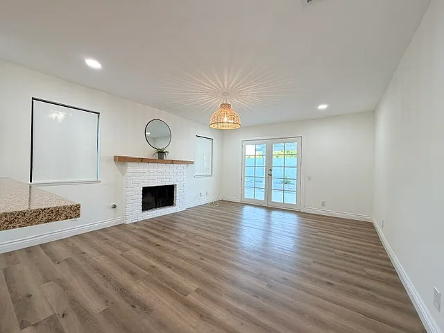 3 bed, 1403 sqft, $3,200 — Photo 2