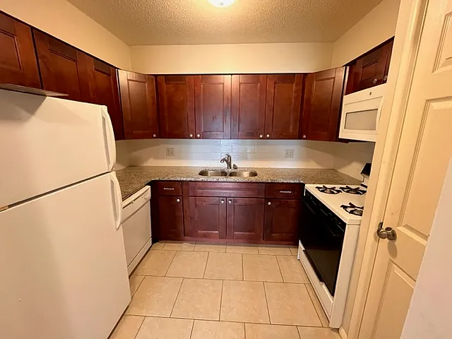 2620 S 70th St #109 — Photo 3