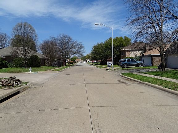 4th image of 7901 Creekview Ln