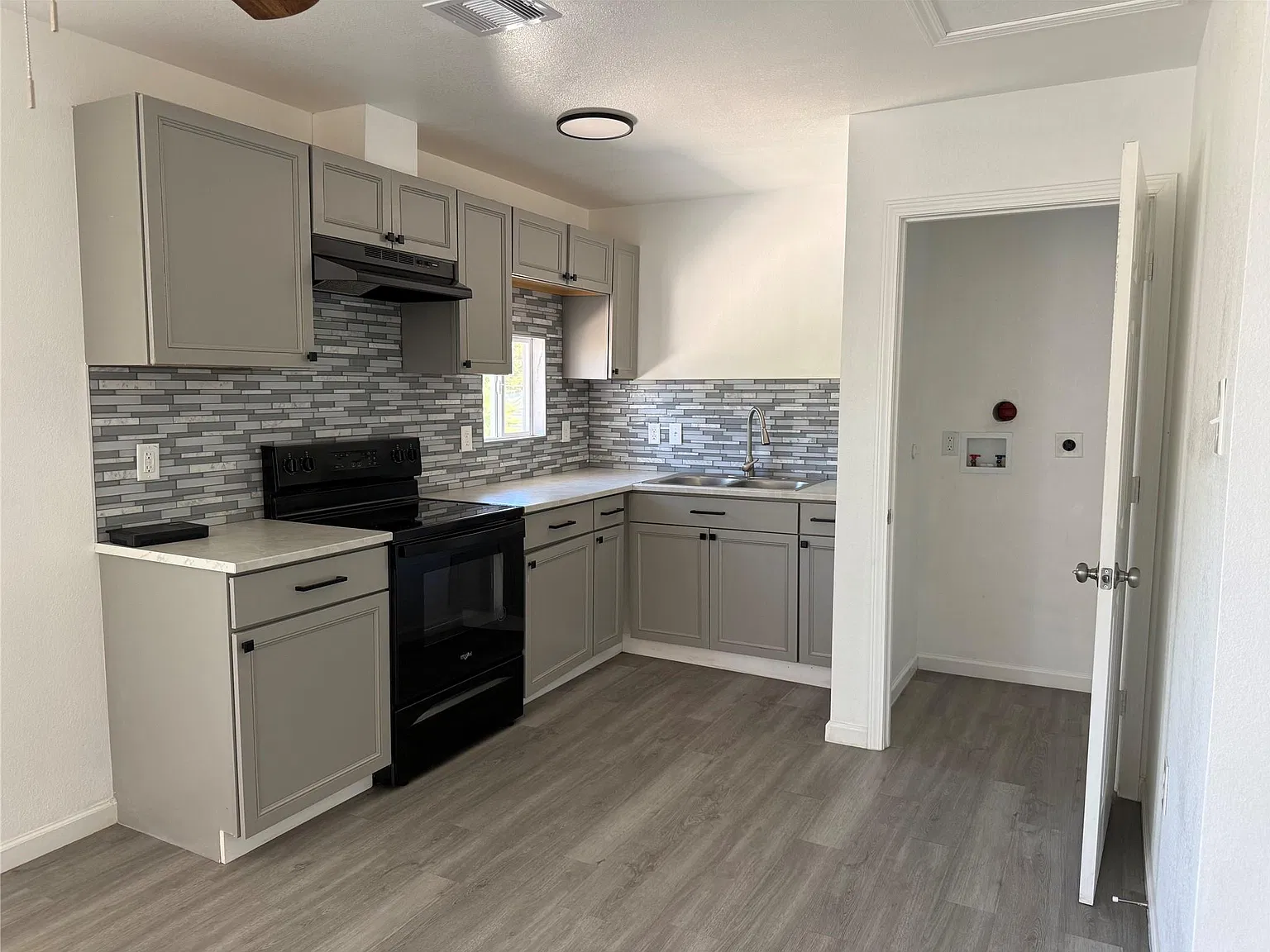 2 bed, 1.0 bath, 750 sqft, $1,200 — Photo 3