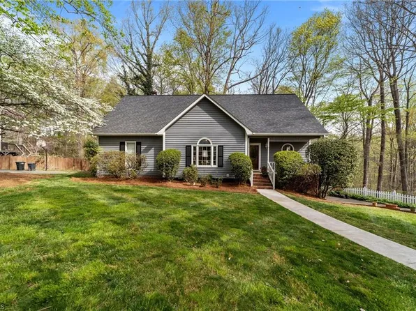 233 Lilac Dr, Kernersville, NC 27284