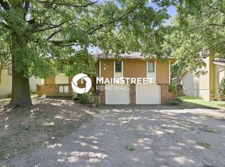 3100 SW McDaniels St, Blue Springs, MO 64015