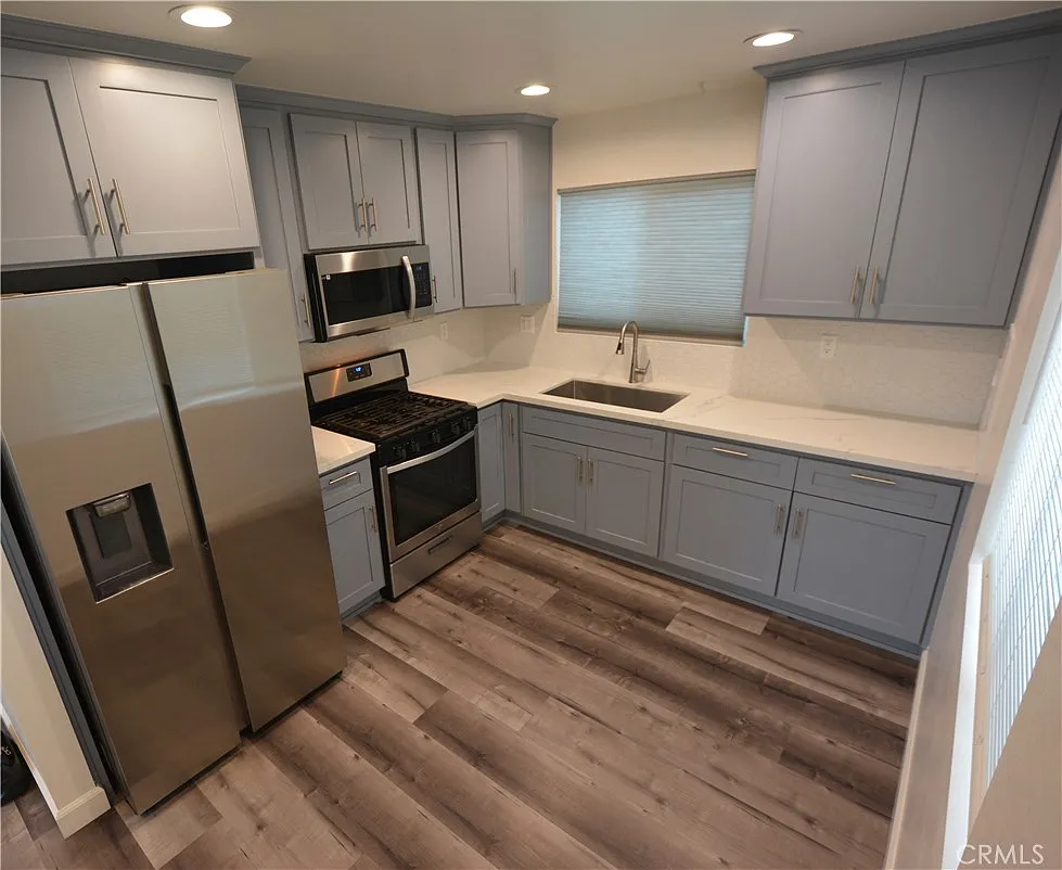 2 bed, 745 sqft, $2,800 — Photo 2