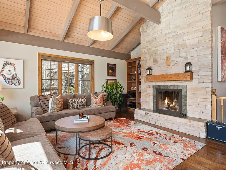 64 Eastwood Dr — Photo 8