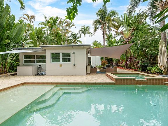 3rd image of 1627 NE 17th Avenue