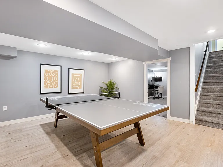 2140 Adrienne Dr — Photo 30