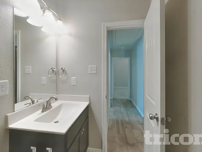 9829 Glen Brook Ln — Photo 15