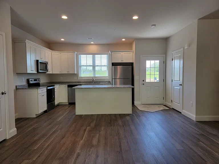 219 Millard Dr — Photo 5