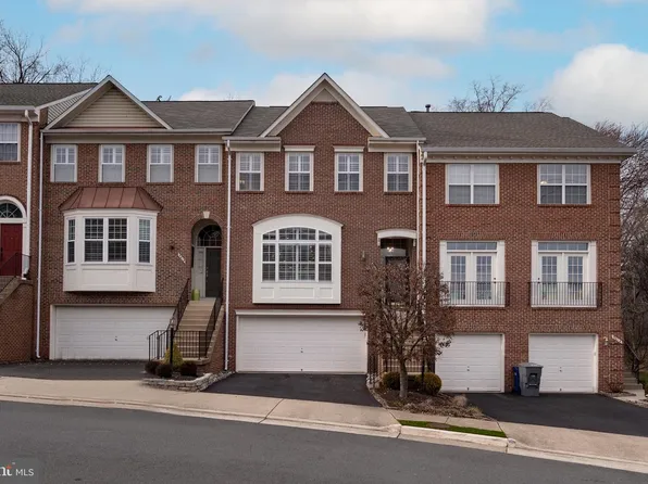 5616 Governors Pond Cir, Alexandria, VA 22310
