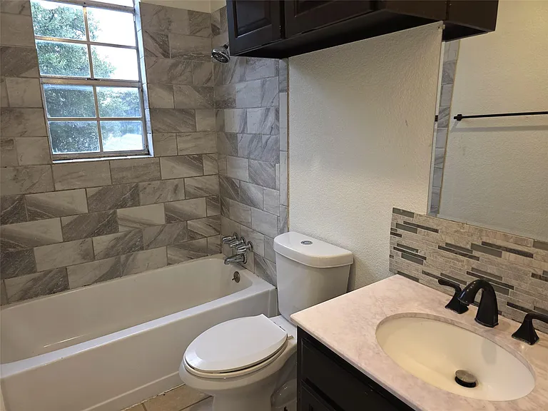 1600 Hollow Tree Blvd — Photo 28