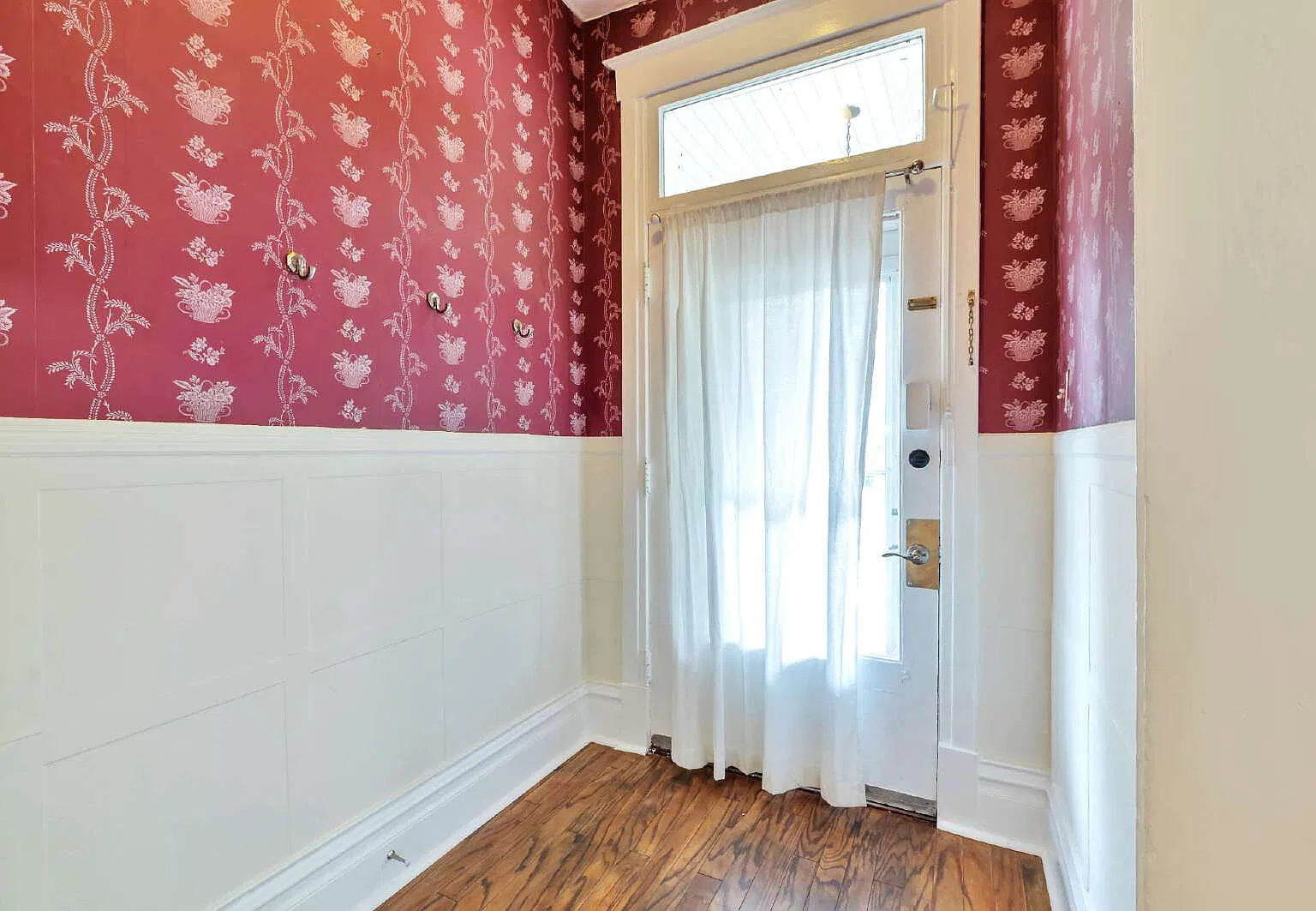 3 bed, 2.0 bath, $2,500 — Photo 2