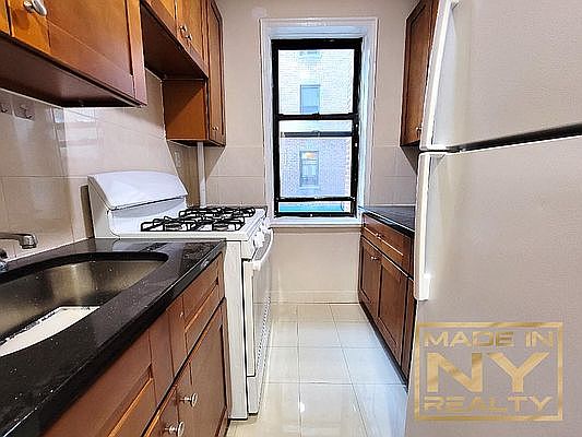 3rd image of 66-20 Saunders St #1J