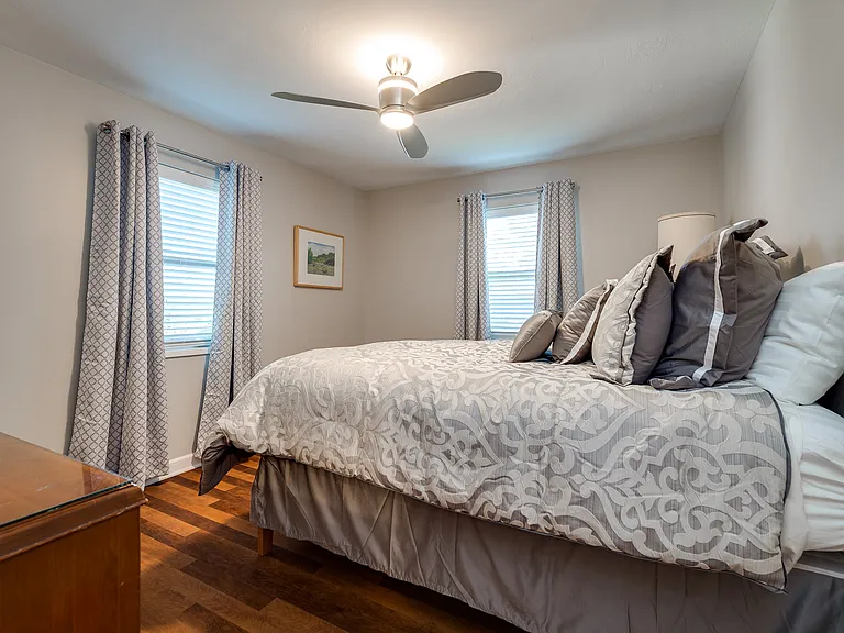 1126 Irving Ave #4 — Photo 13