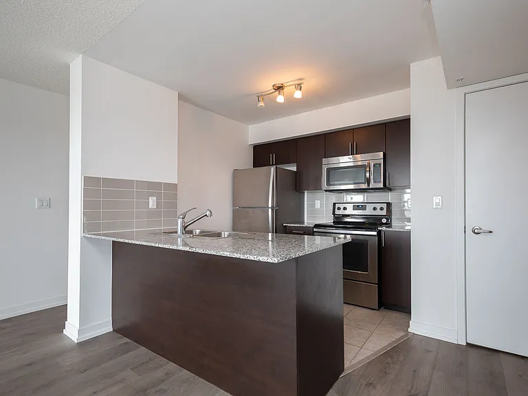1410 Dupont St — Photo 5