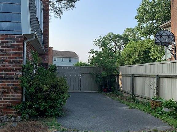 4th image of 2259 Poates Dr