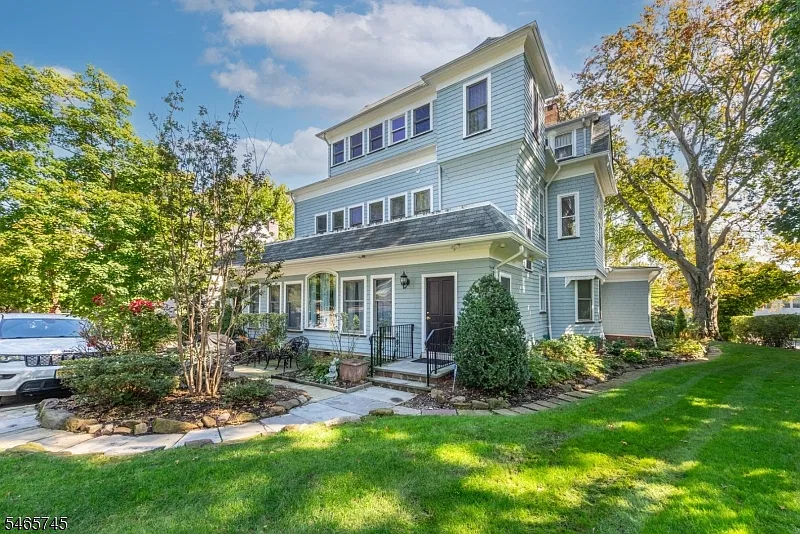 3 bed, 1.5 bath, $3,900 — Photo 2