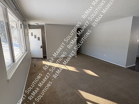 3rd image of 7640 Locust Cir