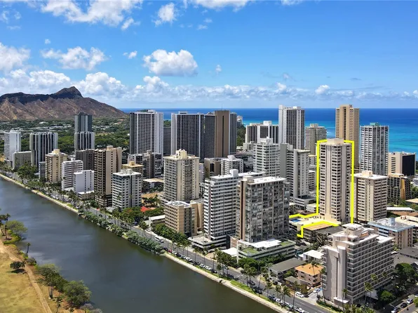 2410 Cleghorn St APT 2202, Honolulu, HI 96815