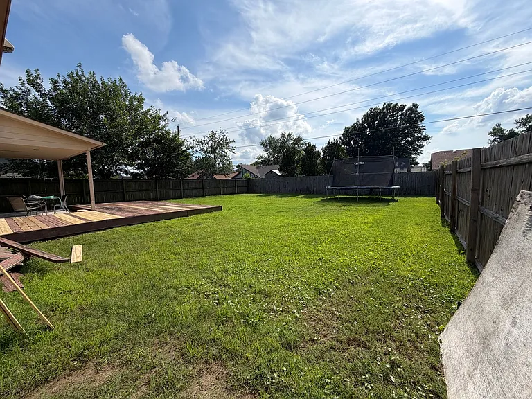 1508 N Yellowood Ave — Photo 5