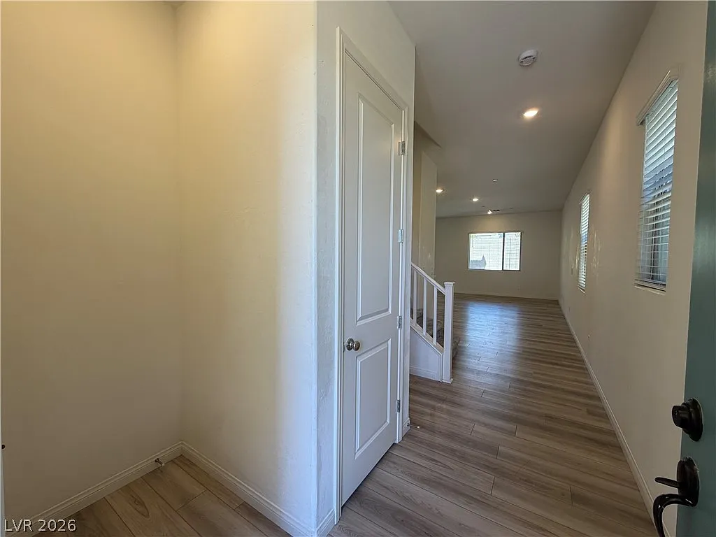 5 bed, 4.0 bath, 2460 sqft, $3,200 — Photo 3