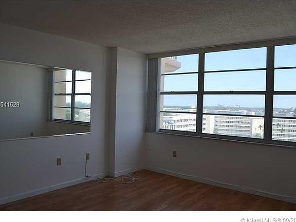 5th image of 18021 Biscayne Blvd #8032