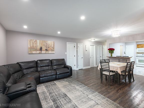 5th image of 3023 N Paris Ave #206