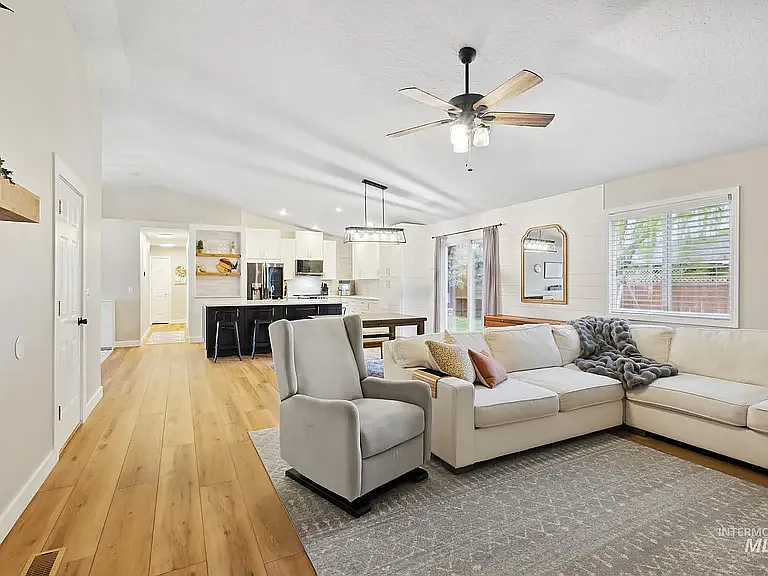 2188 E Meadow Wood Dr — Photo 4