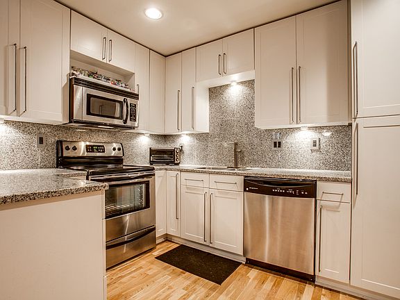 3rd image of 5234 Fleetwood Oaks Ave APT 220