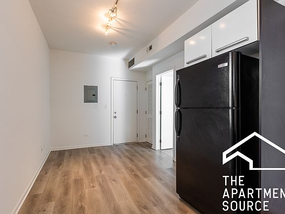 4th image of 5054 N Winthrop Ave APT 105