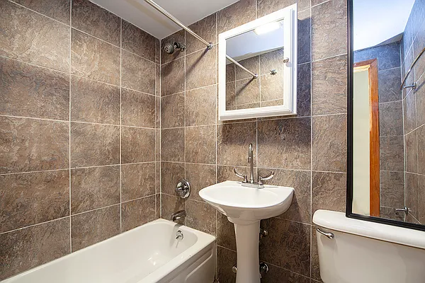 Rented by R New York | media 12