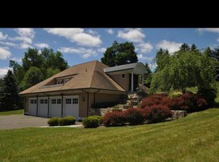 680 Old Academy Rd #B, Fairfield, CT 06824