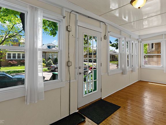 2nd image of 4506 N Sacramento Ave