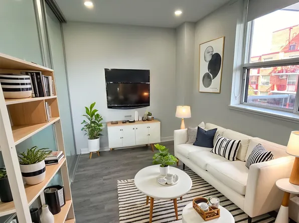 15 Walmer Rd, Toronto, ON