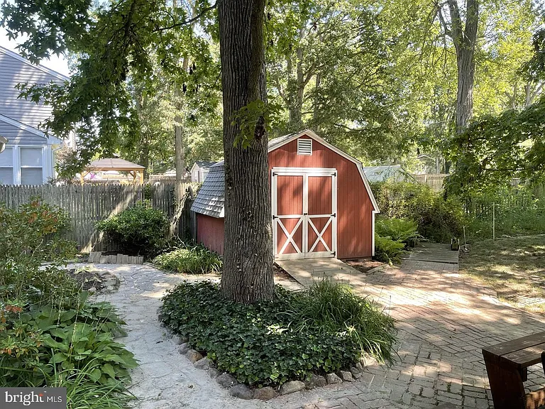 507 Webb Rd — Photo 33