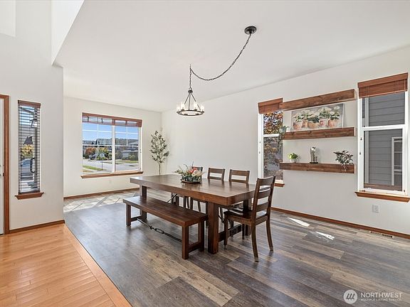 4th image of 8407 70th Street NE