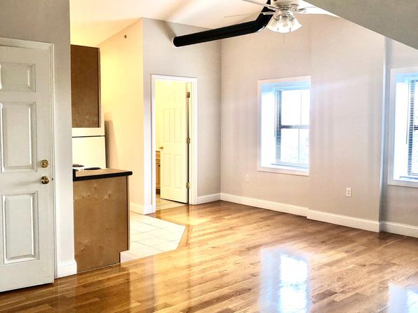 725 Merrimack St #304