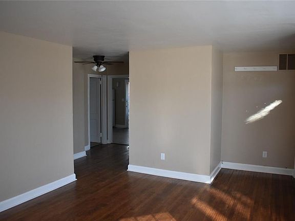 4th image of 15637 Warwick Blvd