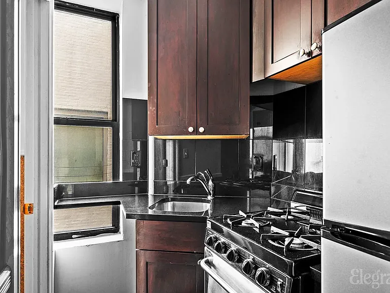 98 Thompson St #32 — Photo 8