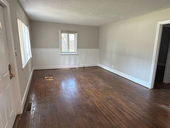 2nd image of 3526 Eastway Dr