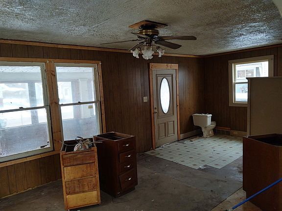 2nd image of 918 Diamond Ave