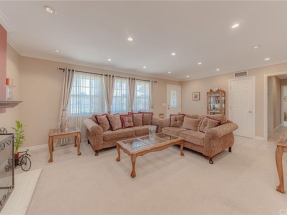 5th image of 7741 Bently Ave