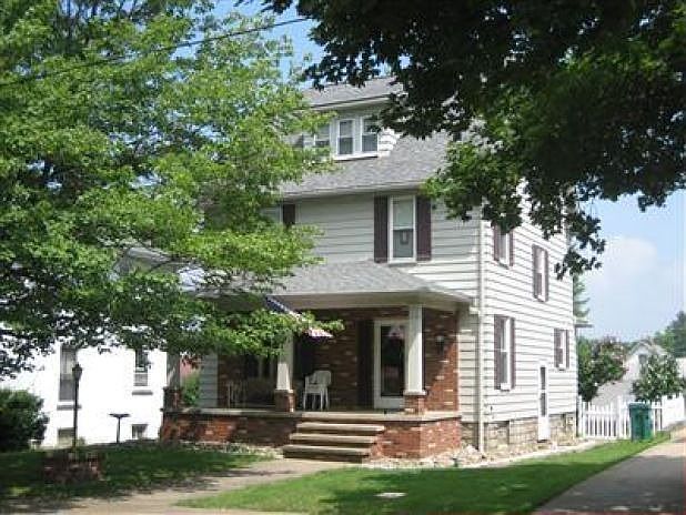 1st image of 256 Alice St
