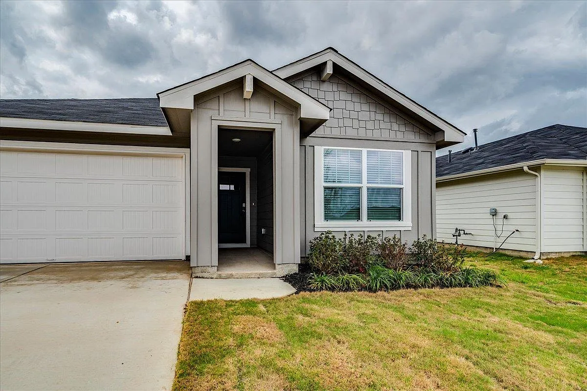 4 bed, 2.0 bath, 1772 sqft, $2,000 — Photo 3